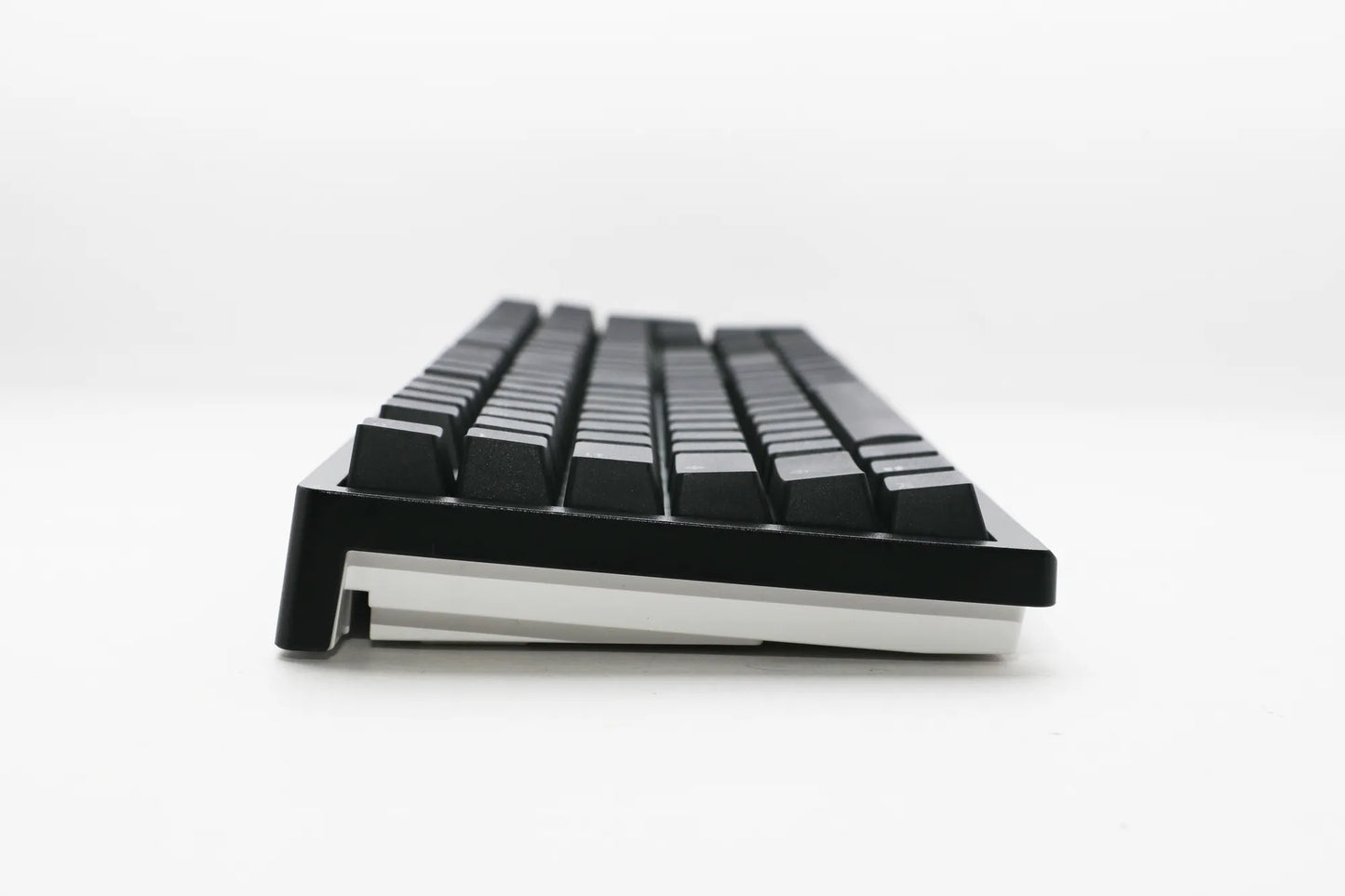 Ducky Keyboard Zero 6108 100% Mechanical Wireless Keyboard; RGB; USB 2.0 / 2.4GHz / BT - Cherry MX2A Red switches.