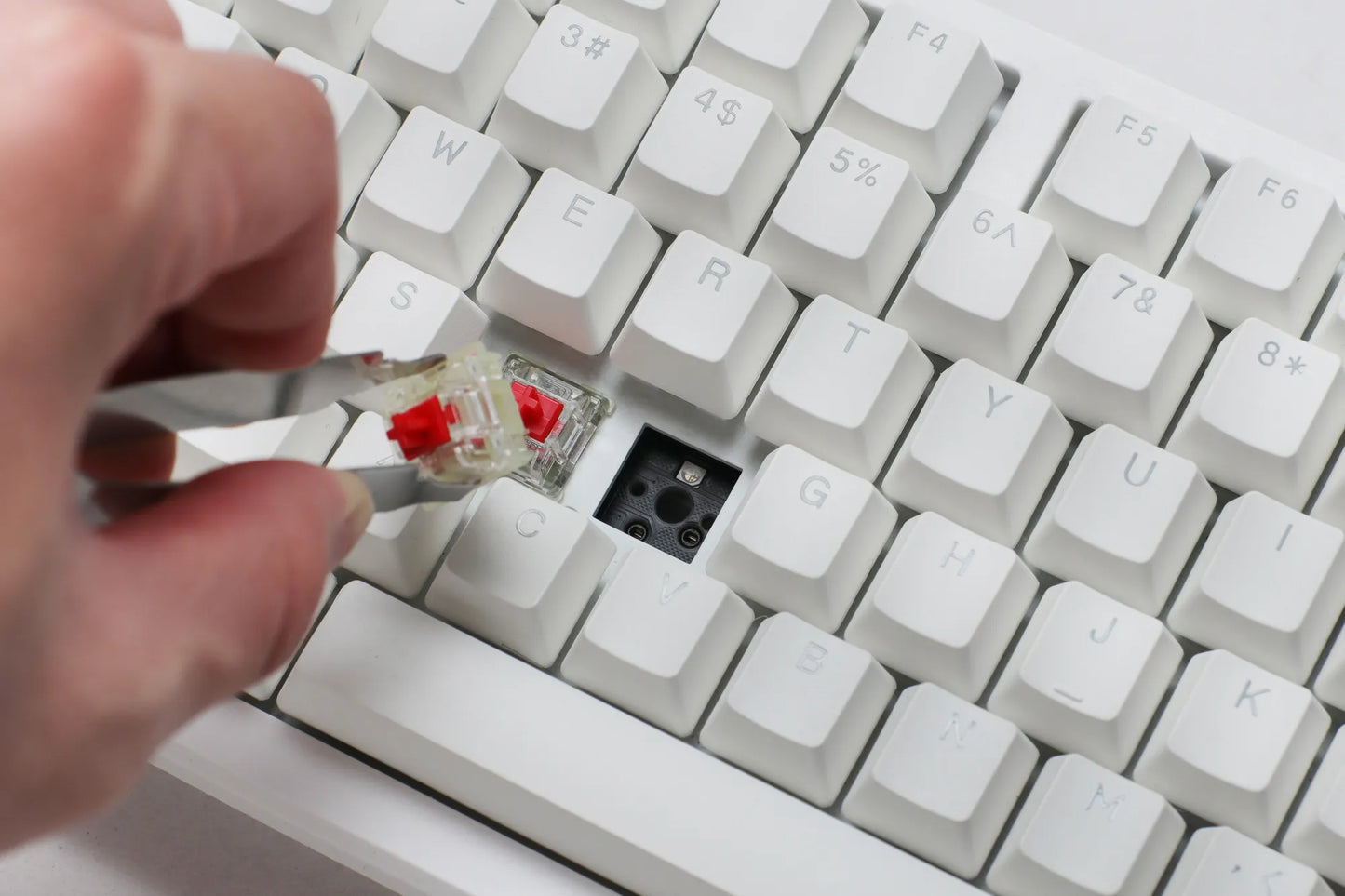 Ducky Keyboard Zero 6108 100% Mechanical Wireless Keyboard; RGB; USB 2.0 / 2.4GHz / BT - White - Cherry MX2A Blue switches.