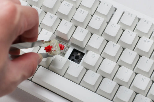 Ducky Keyboard Zero 6108 100% Mechanical Wireless Keyboard; RGB; USB 2.0 / 2.4GHz / BT - White - Cherry MX2A Brown switches.